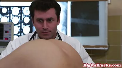 Heiße Studentin masturbiert Ihre Muschi großen Lippen freie pornofilme in hd